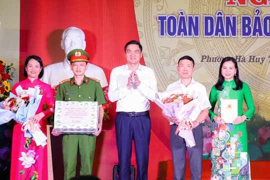 Phó Bí thư Tỉnh ủy Hoàng Nghĩa Hiếu dự Ngày hội toàn dân bảo vệ an ninh Tổ quốc 