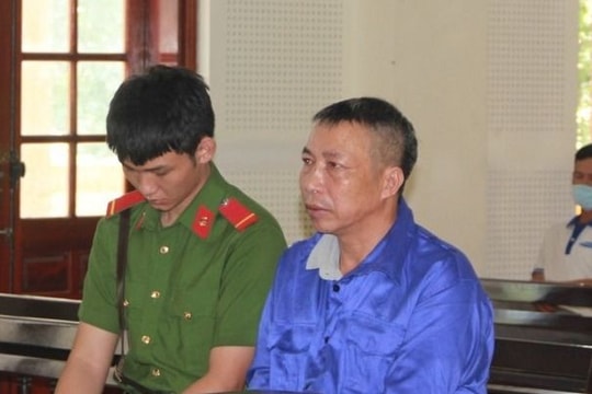 Cầm dao đâm chết hàng xóm vì tranh chấp đất rừng