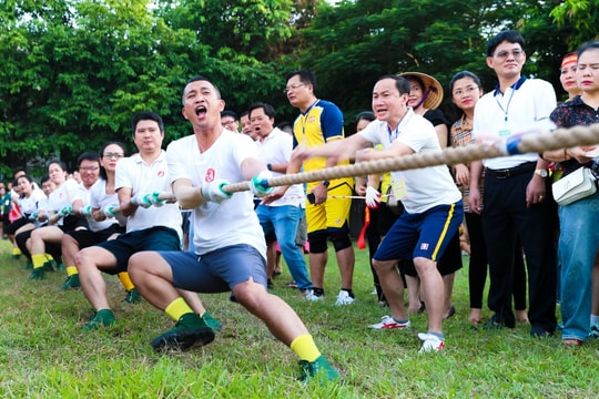 Những khoảnh khắc đẹp trong ngày thi đấu đầu tiên Giải thể thao Đảng bộ Khối CCQ tỉnh 