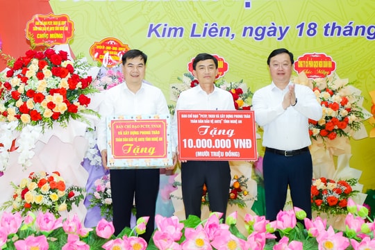 Chủ tịch UBND tỉnh Nguyễn Đức Trung dự Ngày hội toàn dân bảo vệ an ninh Tổ quốc tại huyện Nam Đàn