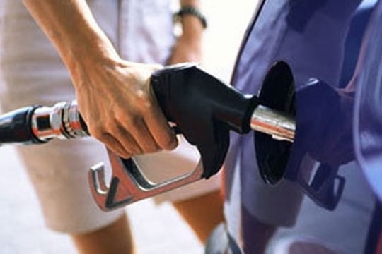 Ô tô nên đổ xăng A95 hay A92?