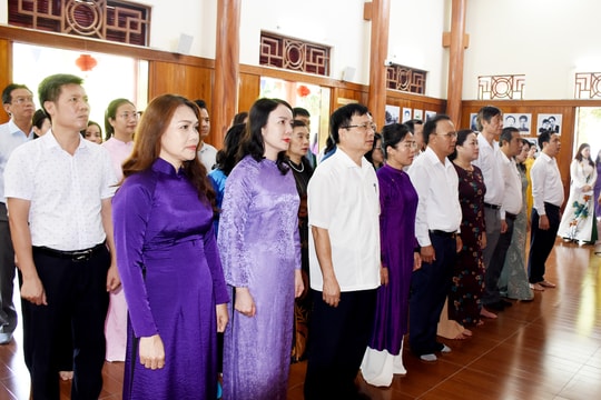 Trang trọng lễ tưởng niệm đồng chí Nguyễn Thị Minh Khai 