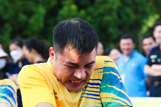 Những màn kéo co gay cấn tại Giải thể thao Đảng uỷ Khối CCQ tỉnh
