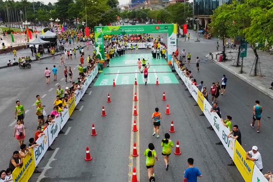 Khai mạc Giải chạy 'Nông thôn Việt Marathon - Nghệ An 2023: Cùng Faith về miền ví, giặm'