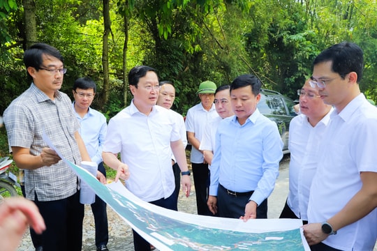 Chủ tịch UBND tỉnh thăm, kiểm tra tình hình sản xuất, kinh doanh tại huyện Quỳ Hợp