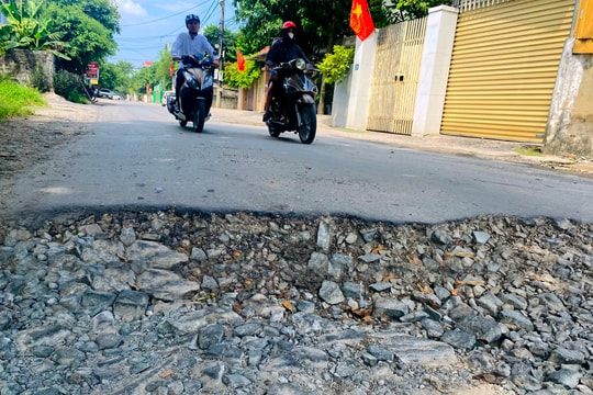 Nhiều ổ gà, ổ voi trên tuyến đường Hải Thượng Lãn Ông (TP. Vinh)