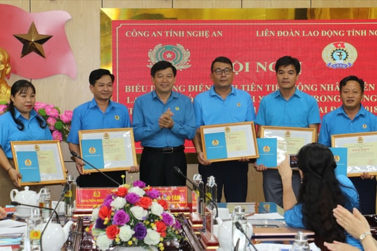 Biểu dương điển hình tiên tiến công nhân, viên chức, lao động trong phong trào Toàn dân bảo vệ an ninh Tổ quốc