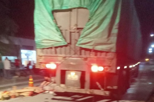 Tông vào đuôi xe tải, một người tử vong