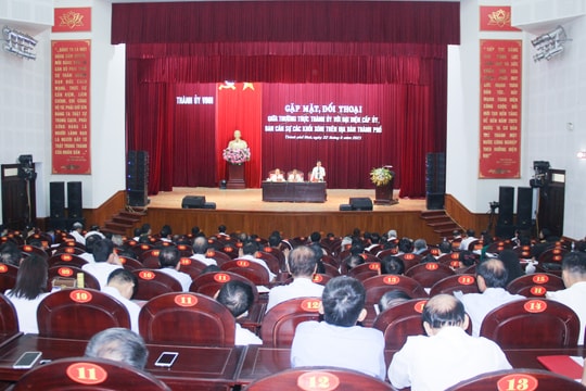 Thường trực Thành uỷ Vinh gặp mặt, đối thoại với 324 cán bộ khối, xóm