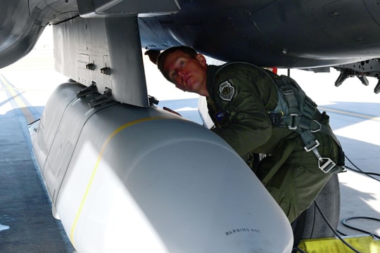 Chưa nhận máy bay F-16, Ukraine đã yêu cầu Mỹ cung cấp thêm tên lửa đi kèm để chiếm Crimea