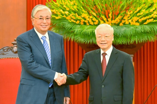 Tổng Bí thư, Thủ tướng, Chủ tịch Quốc hội và Chủ tịch nước tiếp Tổng thống Kazakhstan