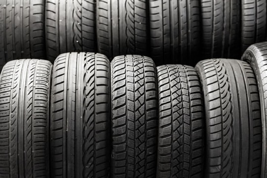 Tại sao vỏ lốp xe lại có rãnh và gai?