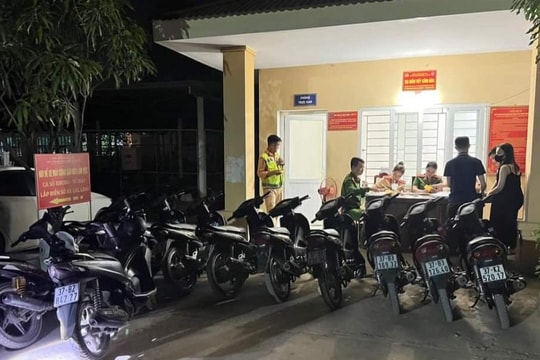Xử lý 42 thanh, thiếu niên tụ tập xe máy lạng lách ở thành phố Vinh