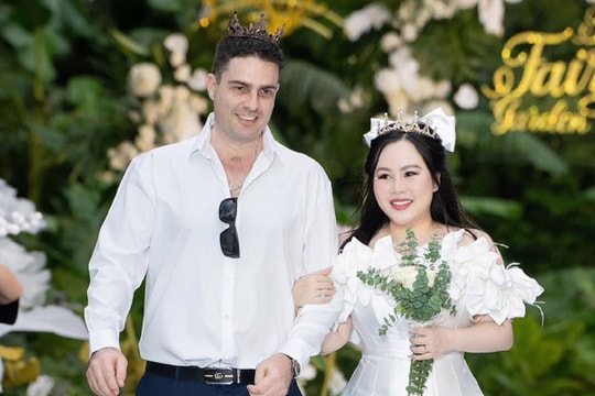 Bi hài chuyện diễn viên 'lùn' nhất showbiz lấy chồng Tây