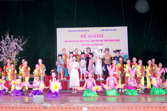 Bế giảng lớp truyền dạy dân ca ví, giặm tại huyện Yên Thành