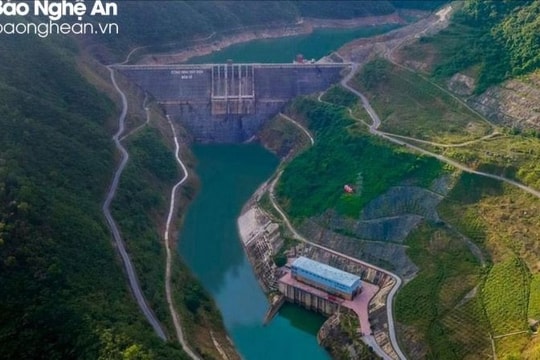 Công ty Thủy điện Bản Vẽ thông báo vận hành hồ chứa điều tiết nước qua đập tràn
