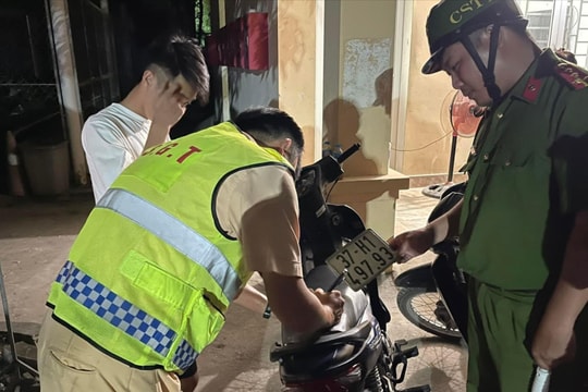 Đêm 24/8, 21 thanh, thiếu niên đi xe máy phóng nhanh vượt ẩu ở thành phố Vinh bị xử lý