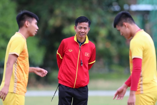 HLV Hoàng Anh Tuấn bất ngờ cho đội tập kín trước trận chung kết U23 Đông Nam Á