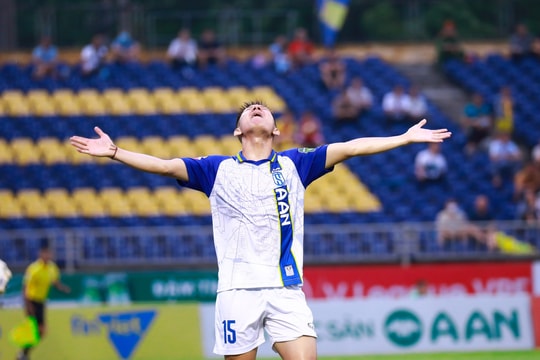 Cựu tiền vệ Sông Lam Nghệ An Trần Đình Tiến gia nhập Hồng Lĩnh Hà Tĩnh