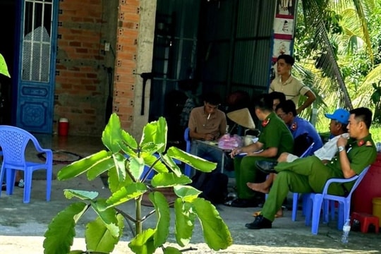 Nam thanh niên bị đâm hàng chục nhát dao
