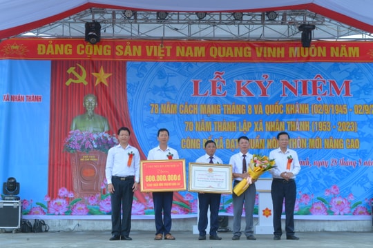 Xã Nhân Thành (Yên Thành) đón nhận Bằng công nhận xã đạt chuẩn nông thôn mới nâng cao