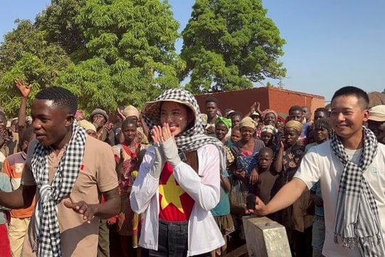 Quang Linh Vlogs và Thùy Tiên: Cứ gặp nhau là khiến dân mạng 'bấn loạn'