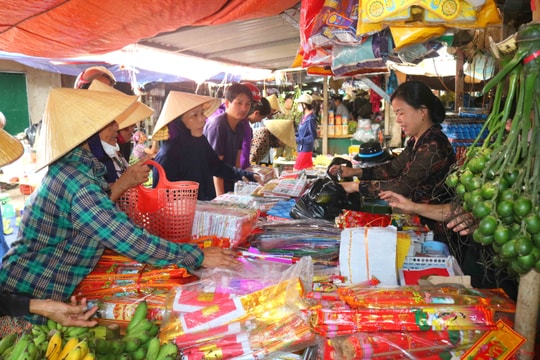 Nhộn nhịp chợ quê đón Rằm tháng Bảy