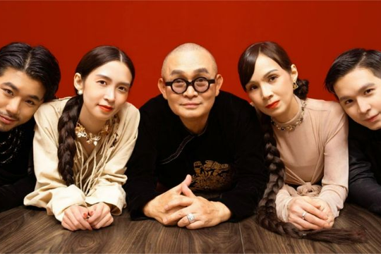 Nghệ sĩ Xuân Hinh đăng ảnh gia đình, nhan sắc bà xã gây chú ý 