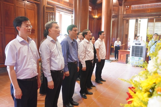 Phó Chủ tịch Quốc hội Nguyễn Đức Hải dâng hoa, dâng hương tại Khu Di tích Kim Liên và Khu Di tích Lịch sử Truông Bồn