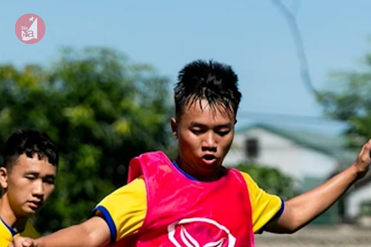 Cầu thủ trẻ Sông Lam Nghệ An sắp được nhận phụ cấp sau nhiều tháng chờ đợi 