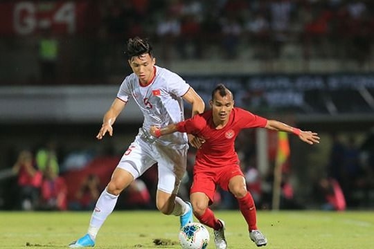 Tân binh từng phải bắn 7 đinh vào cổ chân nói gì trong lần đầu lên tuyển?; ĐT Việt Nam mất Đoàn Văn Hậu ở trận giao hữu với Palestine