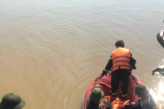 Tìm kiếm nam thanh niên bỏ lại xe máy trên cầu Bến Thuỷ 2 rồi mất tích