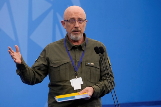 Bộ trưởng Quốc phòng Ukraine đệ đơn từ chức lên Quốc hội