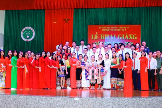 Bí thư Tỉnh ủy Thái Thanh Quý dự Lễ khai giảng năm học mới tại Trường PT DTNT THPT số 2 Nghệ An