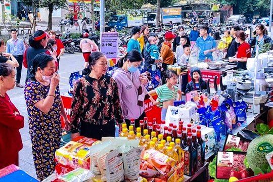 Sức mua tăng, hàng hóa ở Nghệ An dồi dào dịp nghỉ lễ