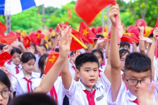 Hơn 1 triệu giáo viên và học sinh Nghệ An chính thức bước vào năm học mới 2023 - 2024