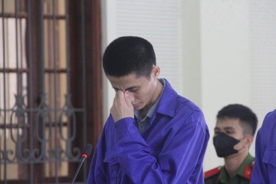 Dính vào ma túy, ông bố trẻ liên tục khóc tại tòa
