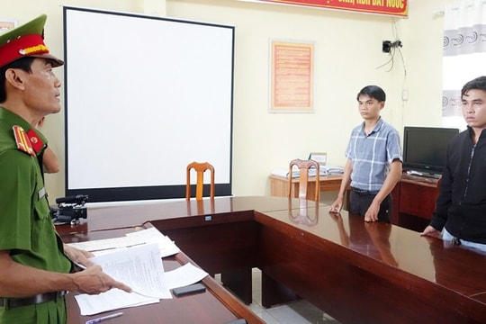 Bắt 2 đối tượng làm giả chứng chỉ tin học, ngoại ngữ bán cho sinh viên