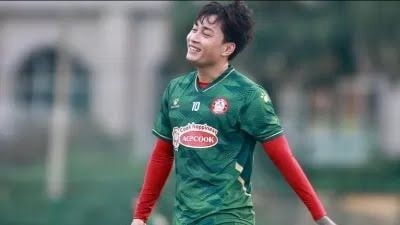 Cựu tiền đạo Sông Lam Nghệ An Hồ Tuấn Tài được gia hạn hợp đồng 