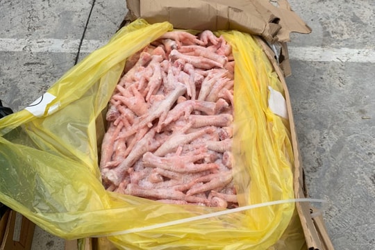 Tiêu hủy 90 kg chân gà, xương lợn không rõ nguồn gốc xuất xứ