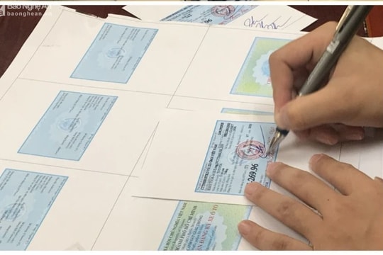 Tội làm giả giấy tờ của cơ quan, tổ chức bị xử phạt như thế nào?