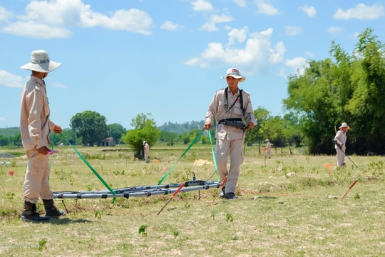 Tỉnh Quảng Trị chia sẻ kinh nghiệm hoạt động khắc phục hậu quả bom mìn với tỉnh Nghệ An