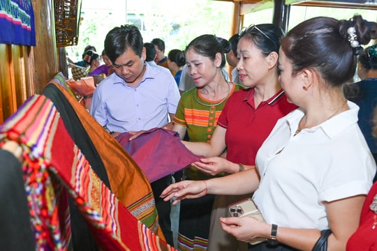 Khảo sát mô hình bảo tồn bản sắc văn hóa dân tộc trên địa bàn huyện Con Cuông