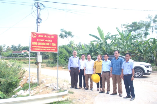 Đẩy mạnh phong trào làm đường giao thông ở huyện Anh Sơn