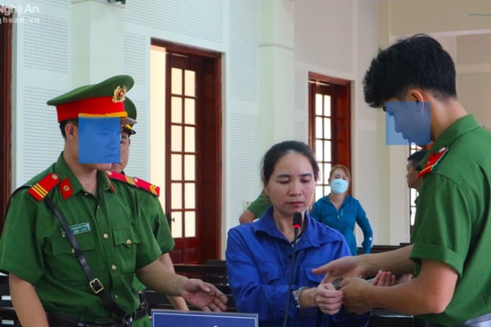 Người phụ nữ giấu ma túy trong nội y đi giao cho khách