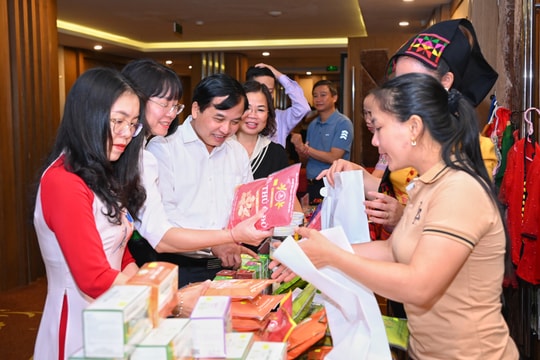 Tìm giải pháp bảo tồn, phát huy giá trị văn hóa truyền thống của các dân tộc thiểu số gắn với phát triển du lịch