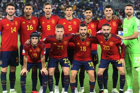 Đối thủ của đội tuyển Việt Nam nhập tịch hai sao khủng; Văn Toàn trải lòng về áp lực ở Hàn Quốc, úp mở chuyện tương lai