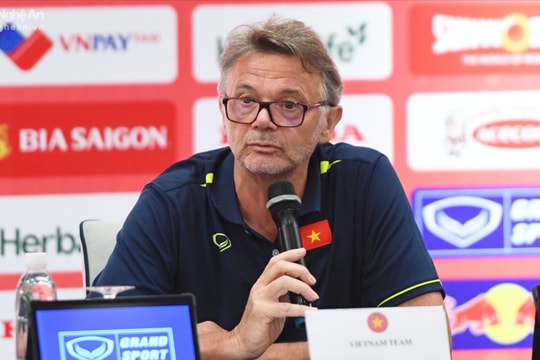 HLV Troussier: 'Nếu muốn dự World Cup, chúng ta phải hành động'