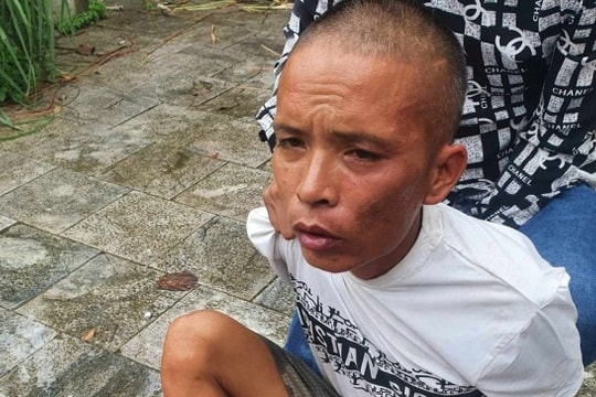 Nửa đêm gã đàn ông đạp xe đi trộm cắp ôtô