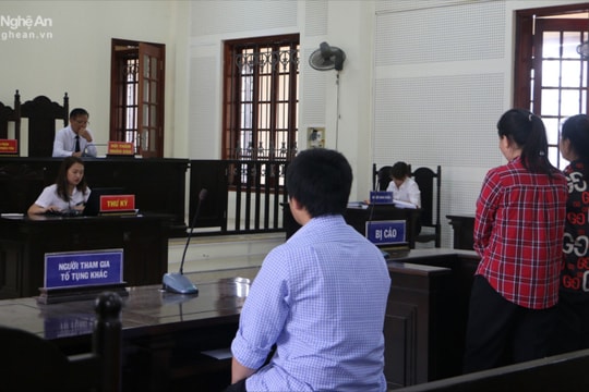 Xét xử vụ án 'ăn chặn' tiền hỗ trợ lũ lụt ở huyện Kỳ Sơn